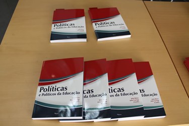 APRESENTAÇÃO DO LIVRO POLÍTICAS E POLÍTICOS DA EDUCAÇÃO 003 (32).jpg